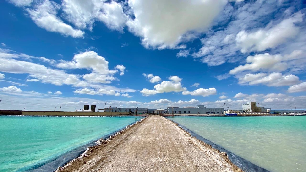 盐湖实力派彩乐园(中国游)官方网站矿业的“三驾马车” 锂钾铜打开矿产资源未来增长曲线